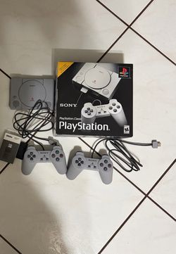 PlayStation Classic CIB with 8bitdo wireless adapter and 256 usb drive with games pre installed