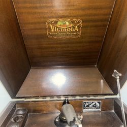 1920s Victorla Talking Machine