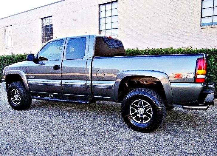 ֆ12OO 4WD Chevrolet Silverado 4WD