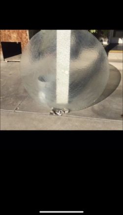 Round glass table / Mesa de vidrio