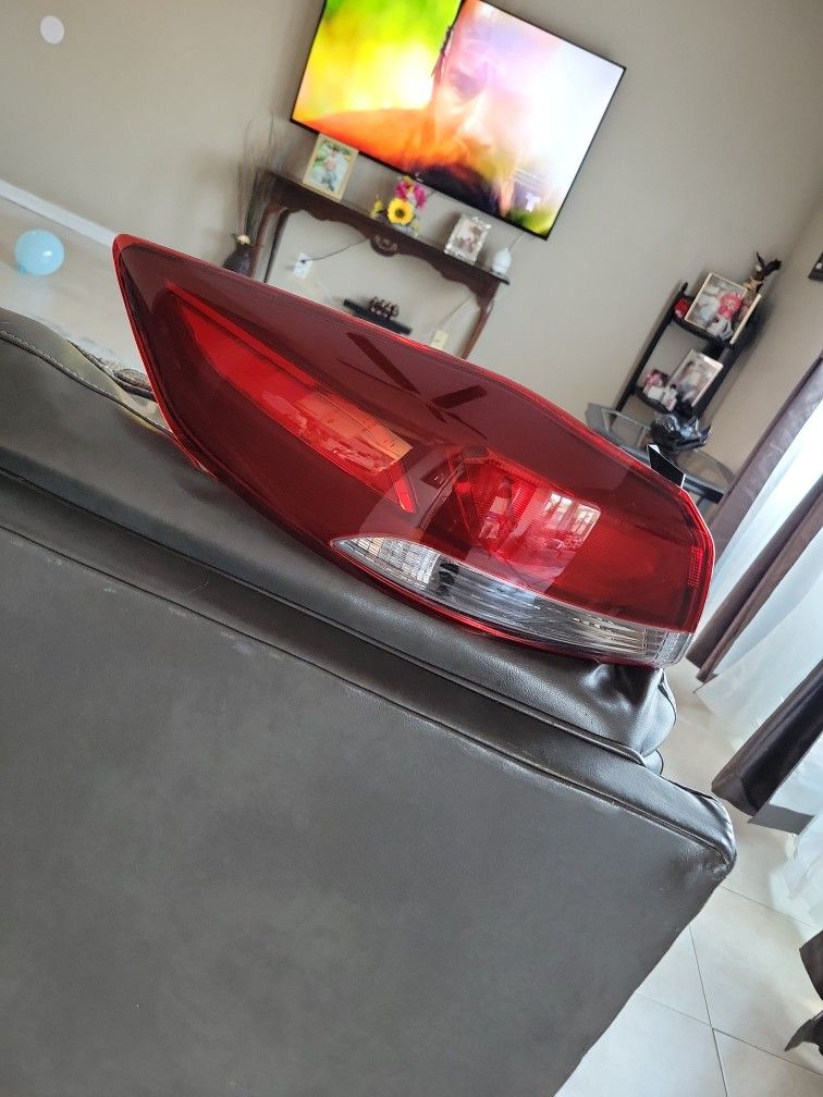 Hyundai Elantra 2018 Taillight