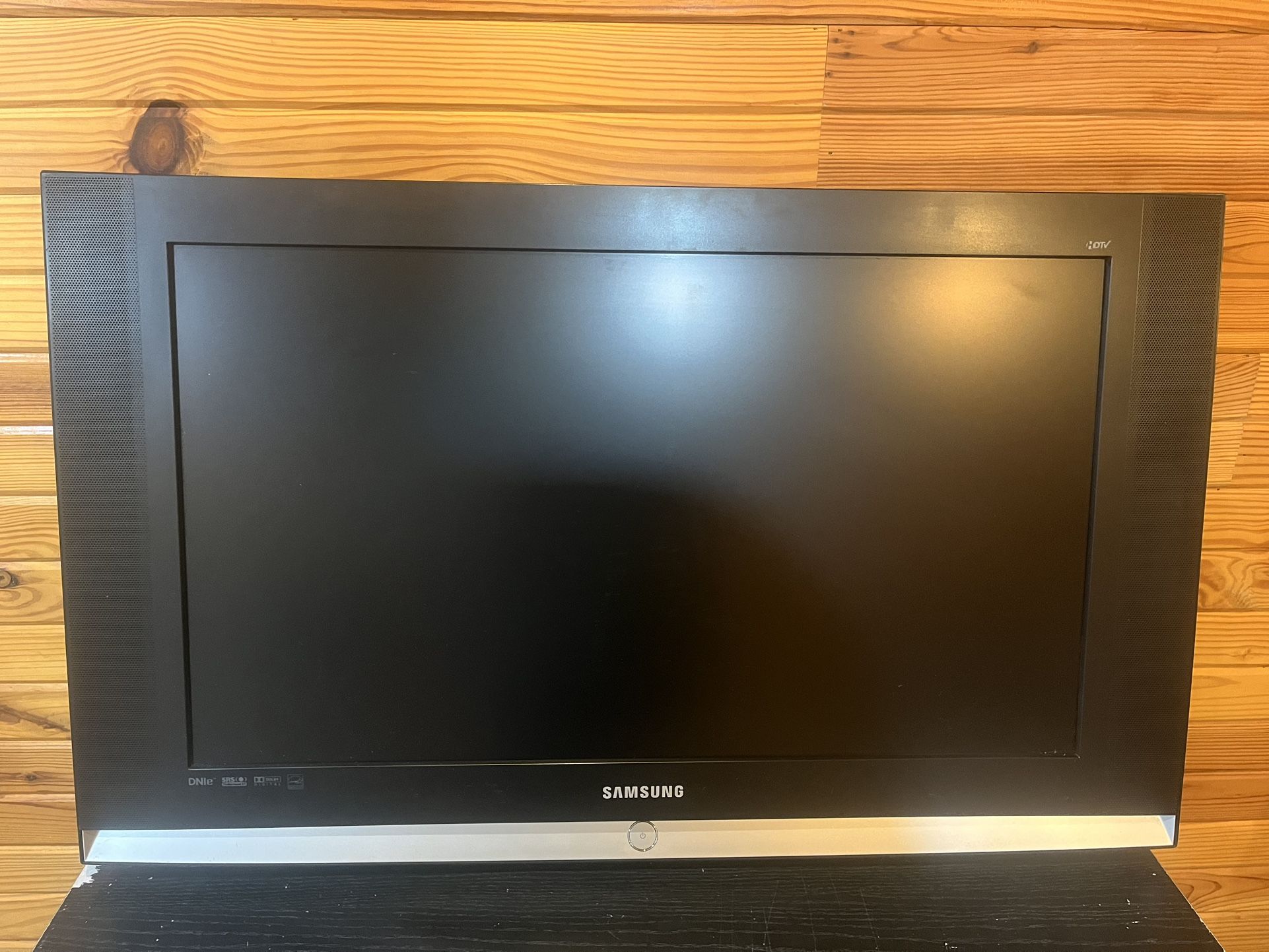 Samsung 32” LCD HDTV
