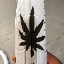 CULT x HUFF 2.40 Tread Leaf Tire 