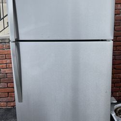 Whirlpool 33 Inch Stainless Steel Top Freezer Refrigerator (20.5 cubic ft) (EXTRA SPACE)