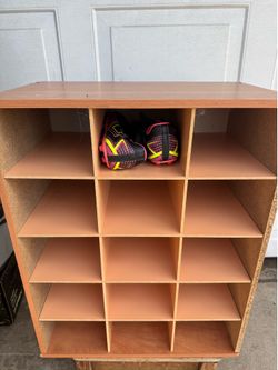Small compartment shoes rack