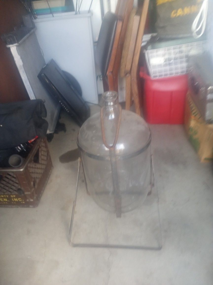 5 GALLON WATER BOTTLE ON TILTING STAND