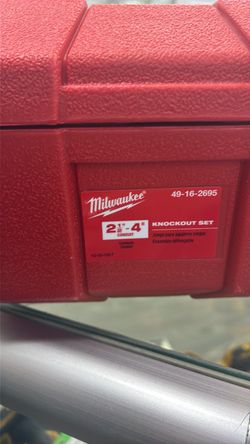Milwaukee 2-1/2" to 4" Conduit Knockout Set