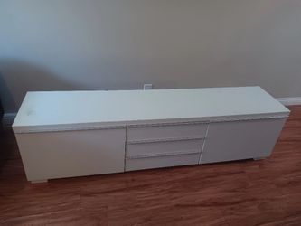 White Tv/ Entertainment Console