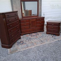 Wooden Bedroom Furniture Set