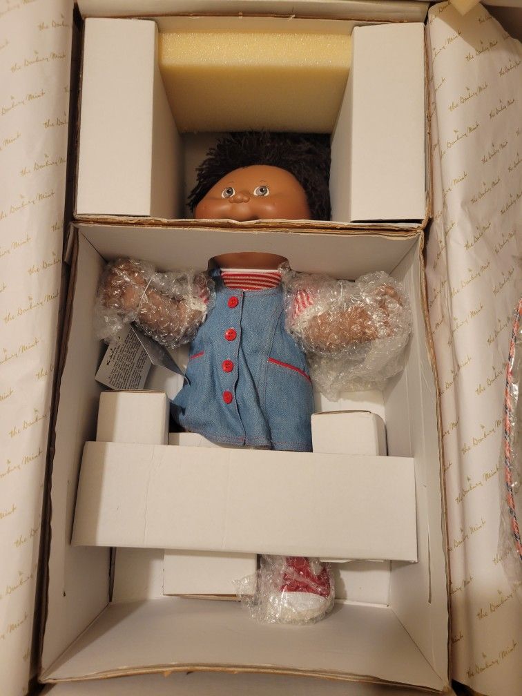CABBAGE PATCH KIDS PORCELAIN COLLECTOR DOLL