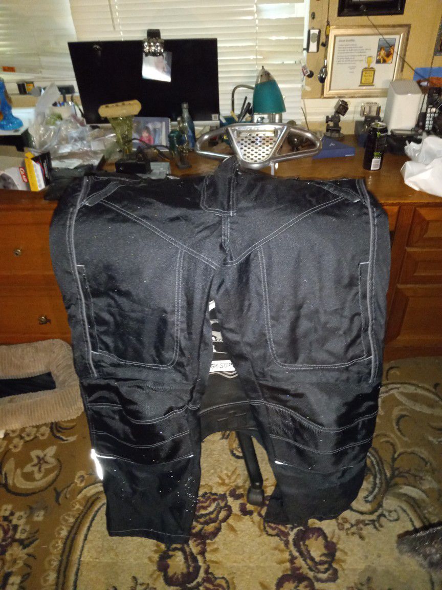 Xl Fs Riding Pants With Knee Gaurds Padded.