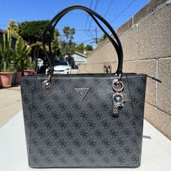 Guess Noelle 4-G Logo Basique Double Compartment Tote BG787924