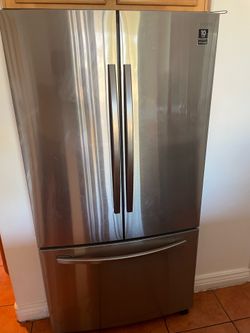 Samsung Electronics refrigerator with Bottom freezer and water filter