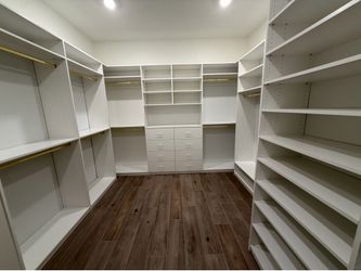 Custom closets & cabinets