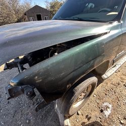 03 Chevy Tahoe Front Clip 