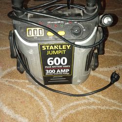 Stanley Jumpit 600 peak battery  amps