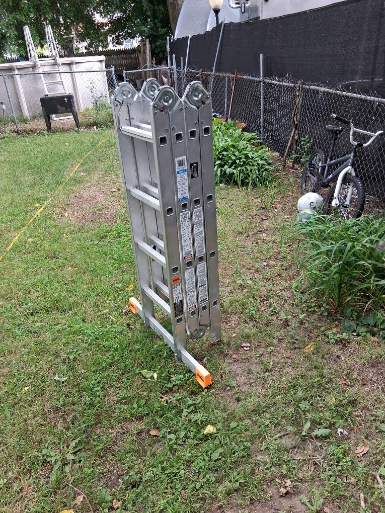 16FT FOLDING LADDER, 300 POUNDS CAP