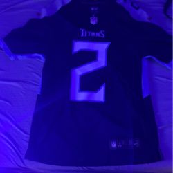 JUILO JONES JERSEY ON THE TITANS