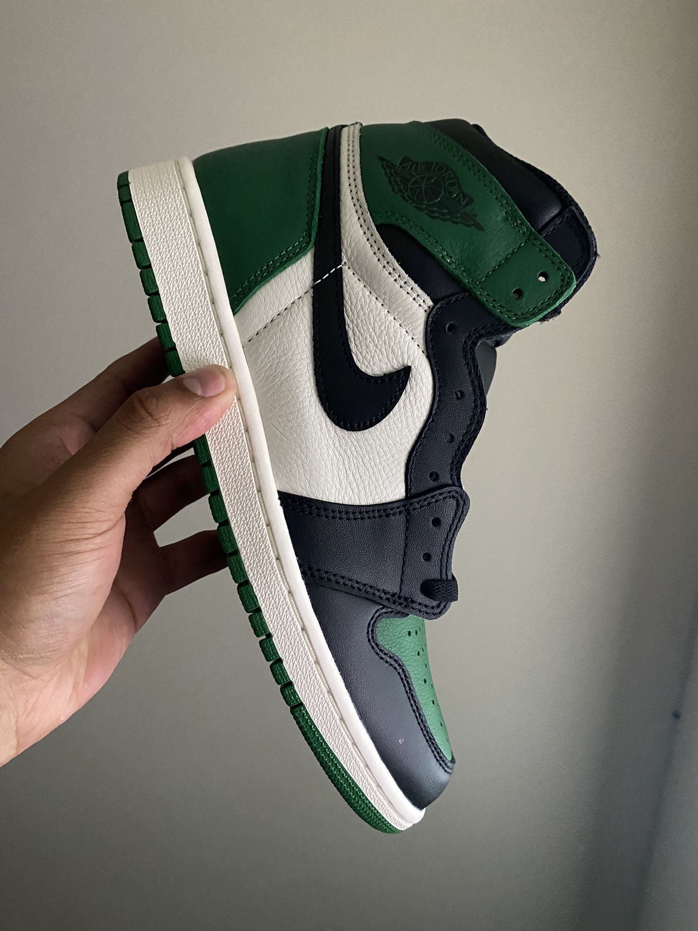 Air Jordan 1 retro high OG pine green