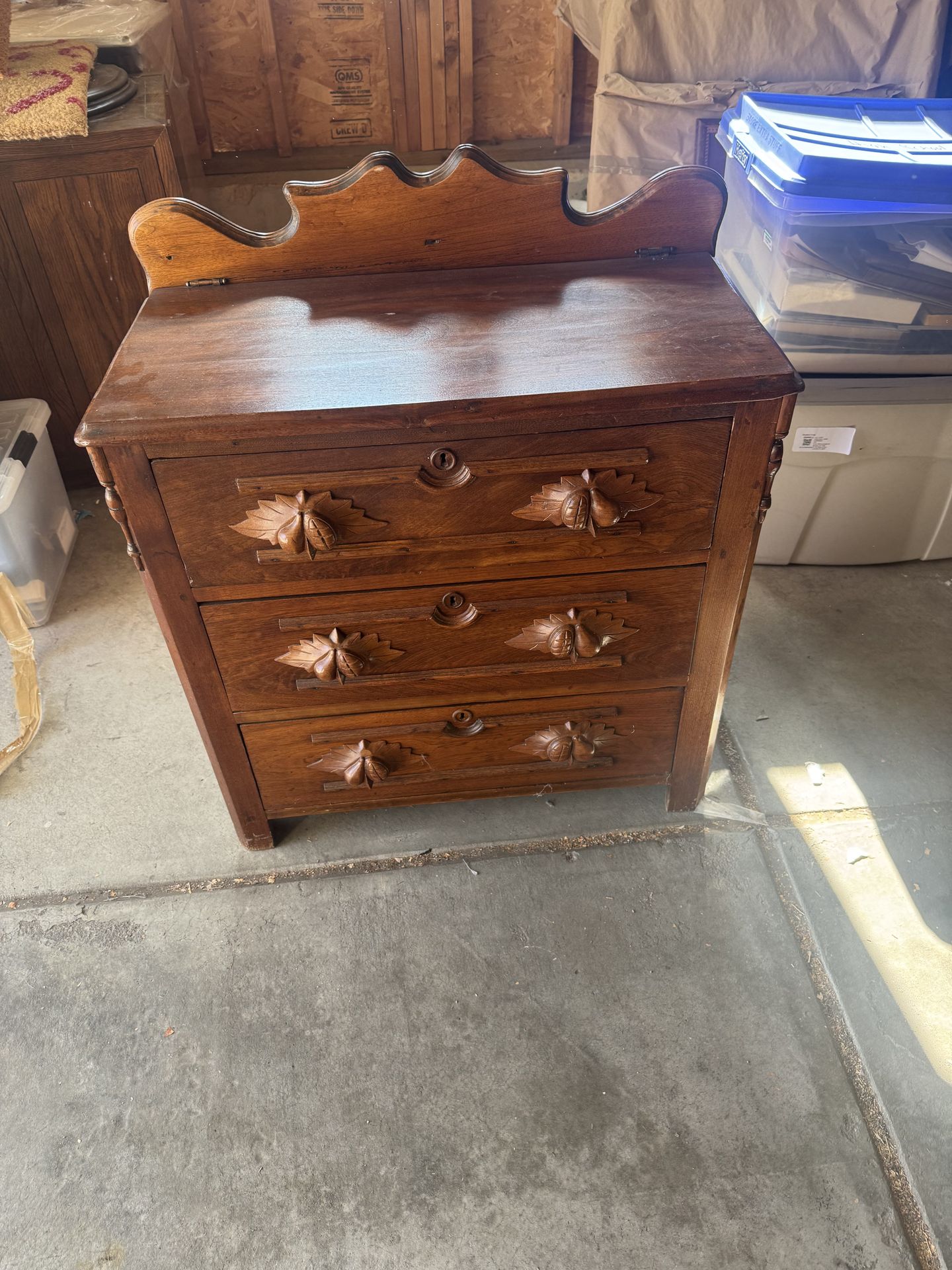Henredon antique maple wood dresser