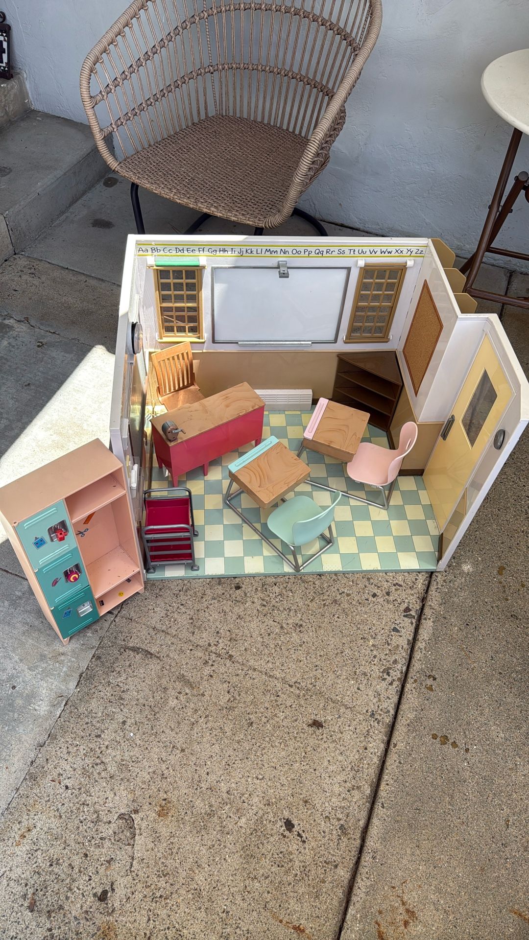 American Girl, Doll Schoolhouse And Locker