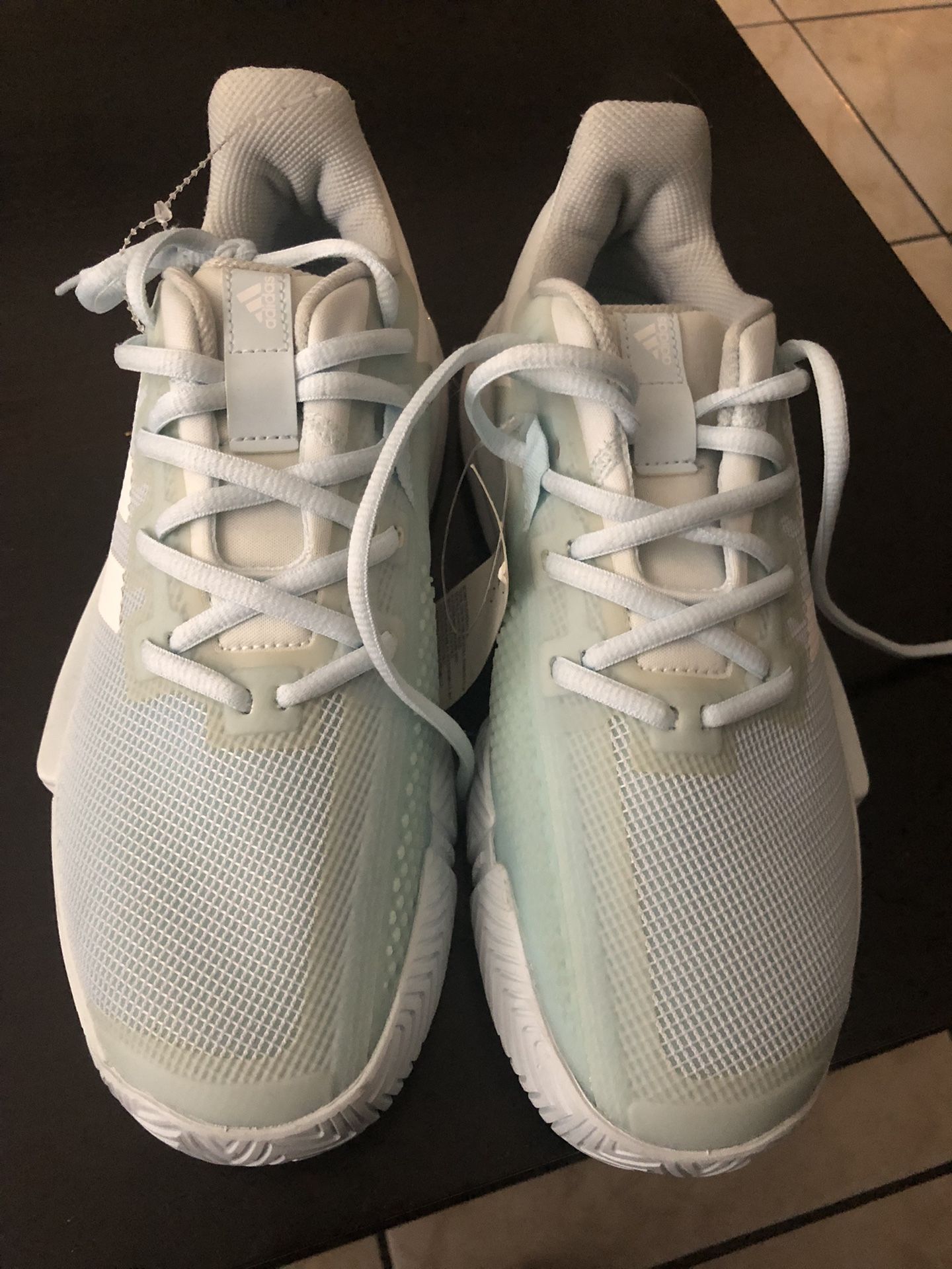 Tennis  Shoes  Adidas Size 8 