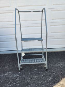 Metal step in wheels