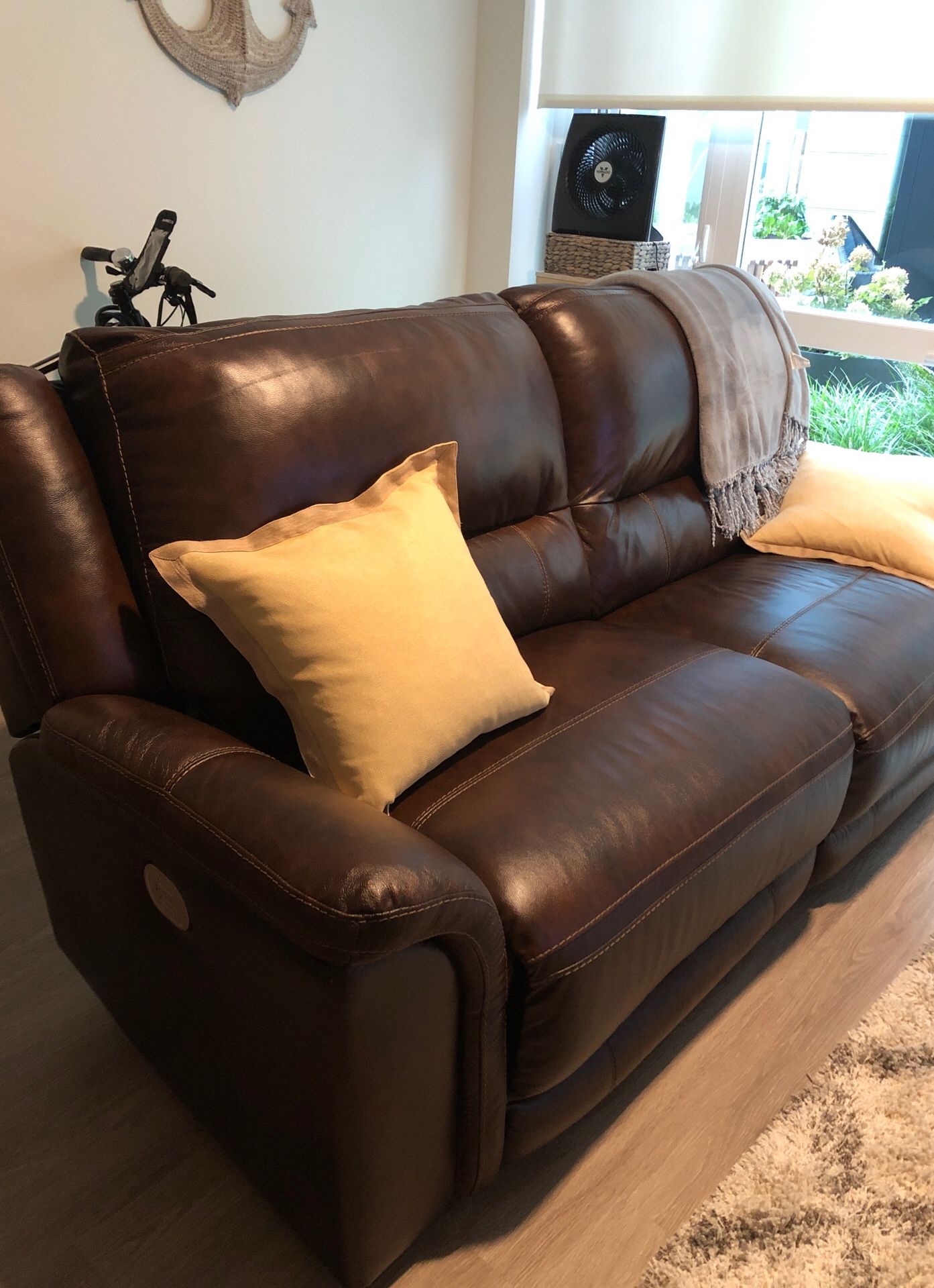 Leather electric dual reclining sofa