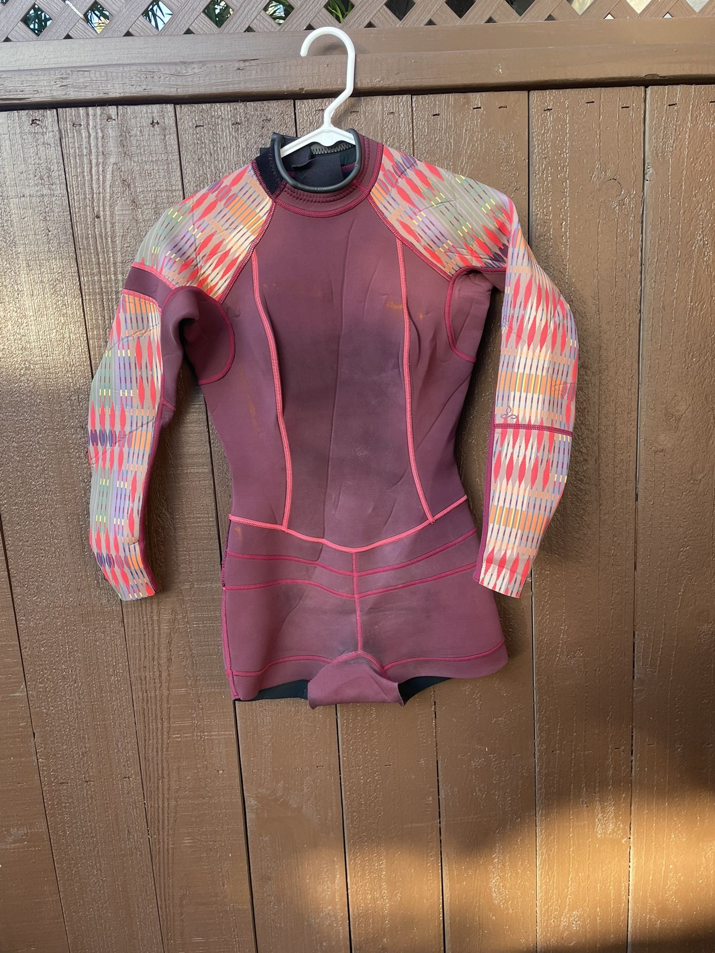 Prana Azura Shortie 2mm Wetsuit- Womens Size S In Cranberry/ Multicolor