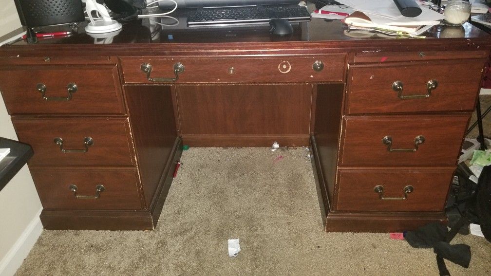 Desktop computer table with drawers