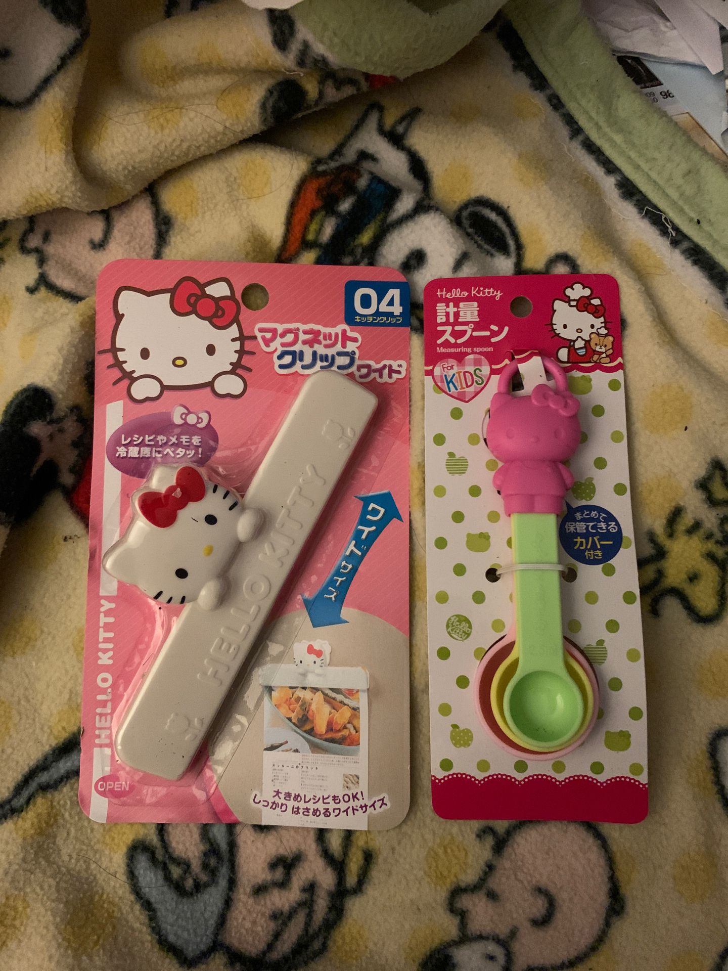 Hello Kitty snack clip and measuring spoons