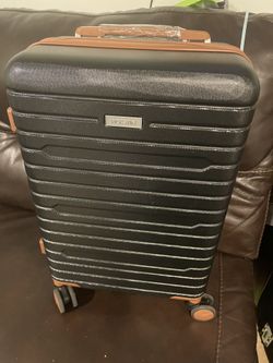 size 20 “ carry on luggage 