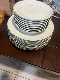 Fine China made in Japan 8 dinner plates 8 small bowl deep plates