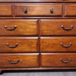 Dresser With 9 Drawers 