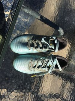 Adidas Boys Size 7.5 cleats