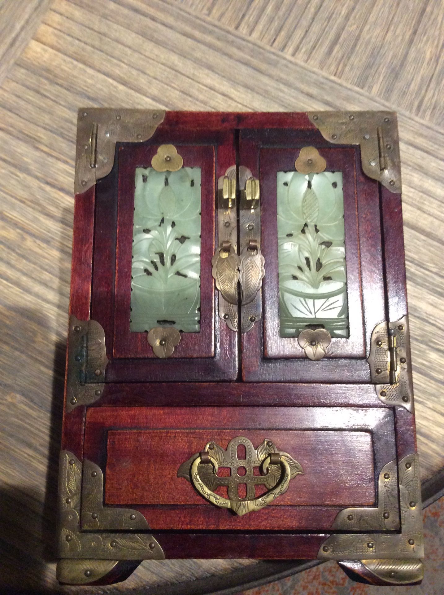 Vintage beautiful wood & jade oriental Chinese jewelry box in great condition LOOK AT THE BEAUTY excellent quality and a keepsake