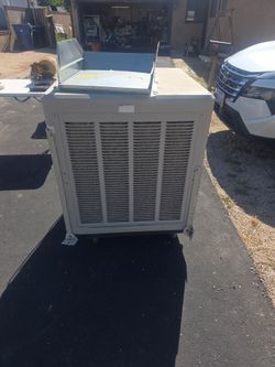 Evaporative cooler