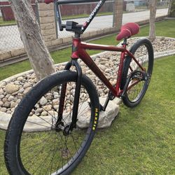 Throne red earl 29 inch