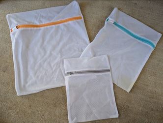 Laundry bags 3 mesh nylon washable, different sizes, good for separating