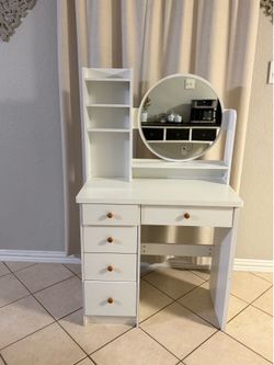 Vanity mirror with chair