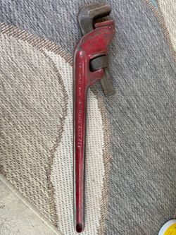 Ridged Heavy duty pipe wrench E24