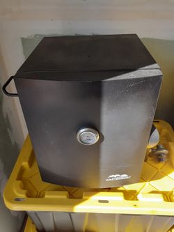 Small Smoker Brand New $500...USED IT A FEW TIMES $200