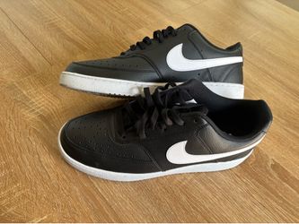 Nike Low-Top Sneakers Black and White