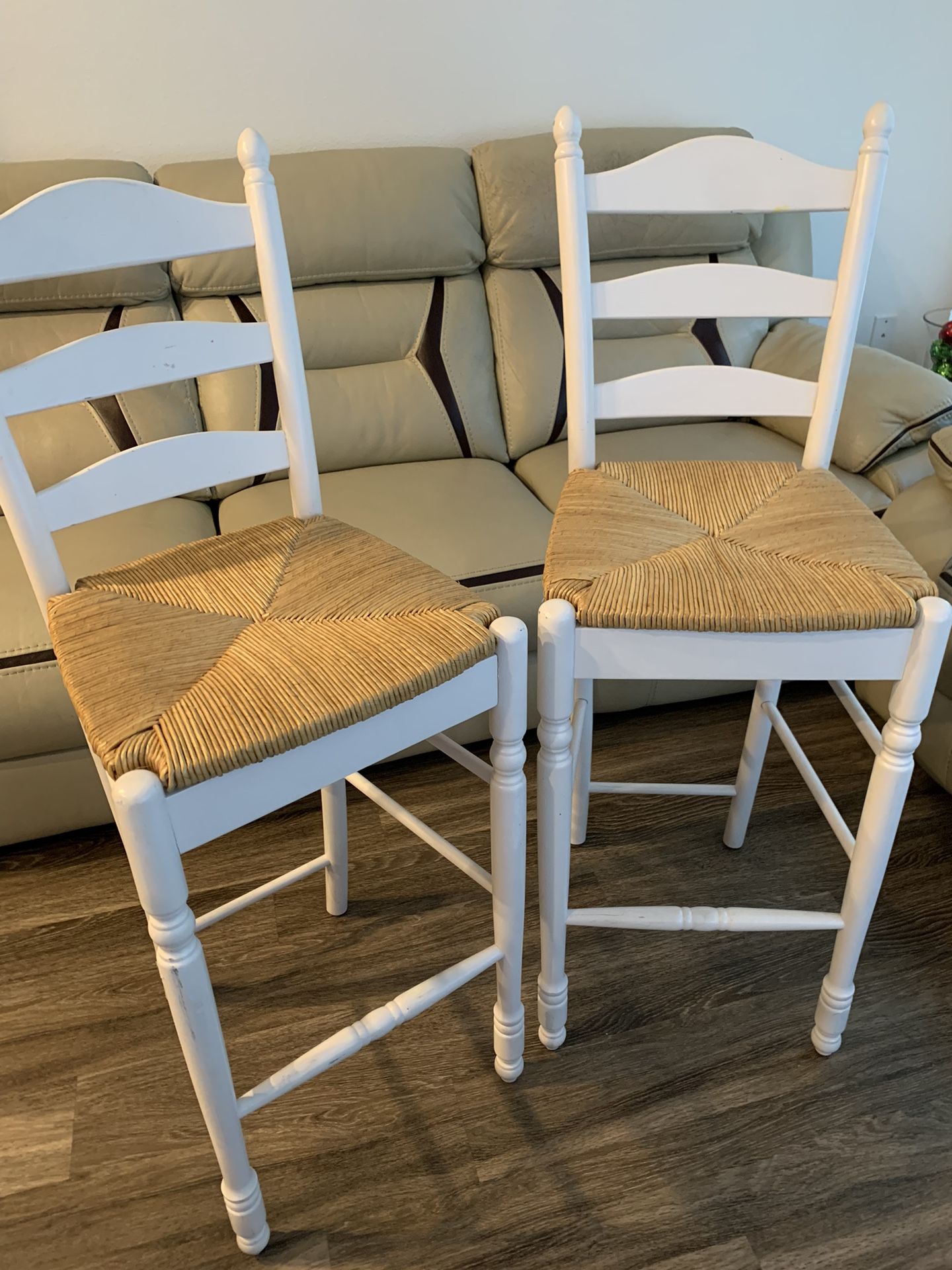2 Chairs Stool