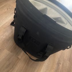 Yeti Hopper M30