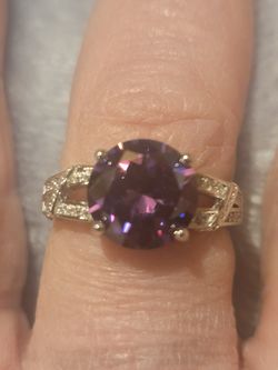 Beautiful Solid 925 Silver Ring With A 4 Kt Natural Purple Amethyst And White Topaz On Each Side. Size 6.