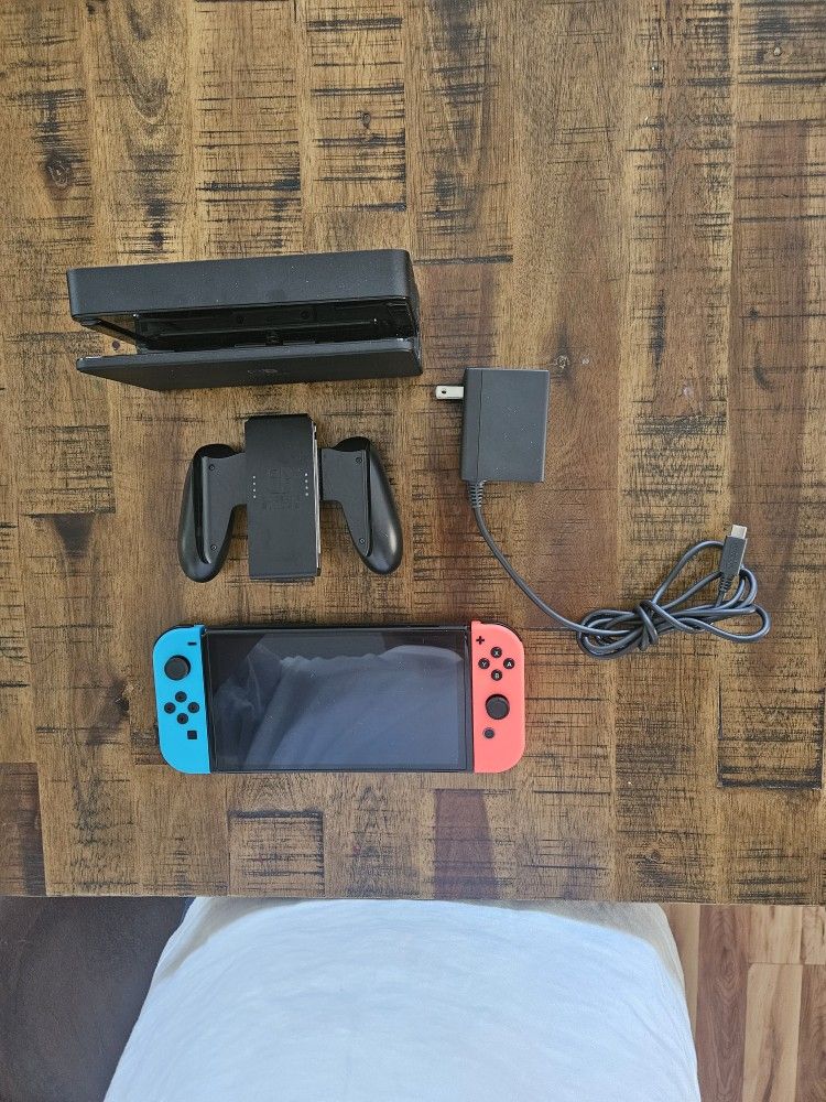 Nintendo Switch Oled Blue/Red & SSB Ultimate 
