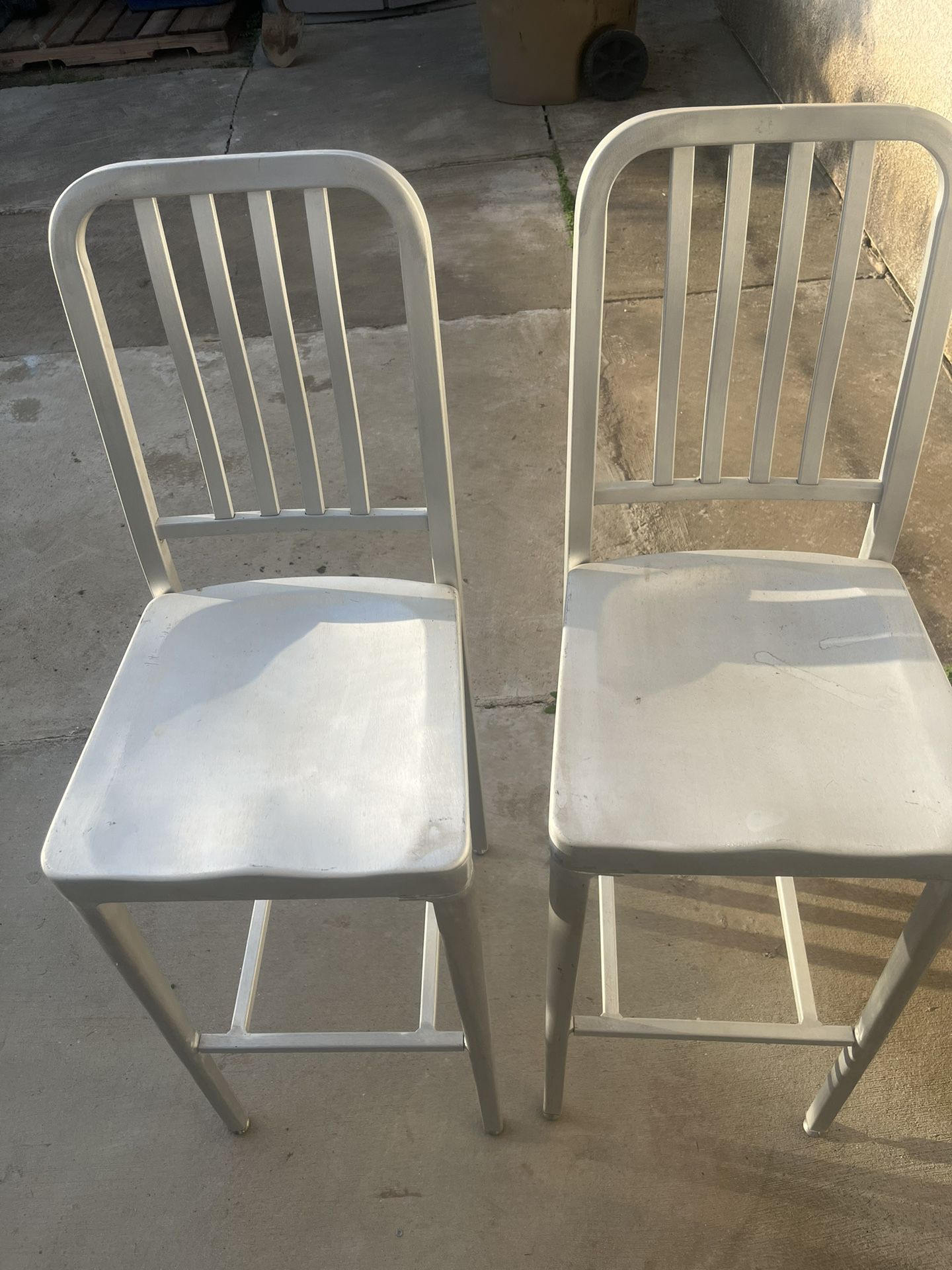 2 Aluminum bar chairs 