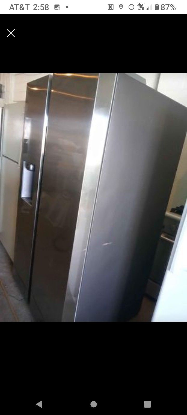 Samsung Side By Side Stainless Steel Refrigerator. 36"Wx70"Hx32"D. Slight Scratch On Door. Like New