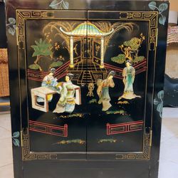 Chinoiserie Cabinet With Relief